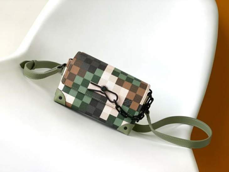 Picture of Louis Vuitton Mens Bags _SKUfw152741270fw